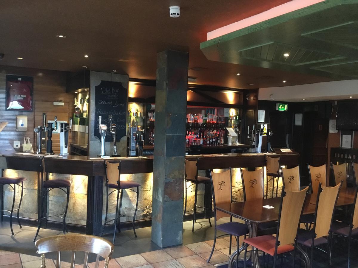 West Park Hotel Clydebank Buitenkant foto